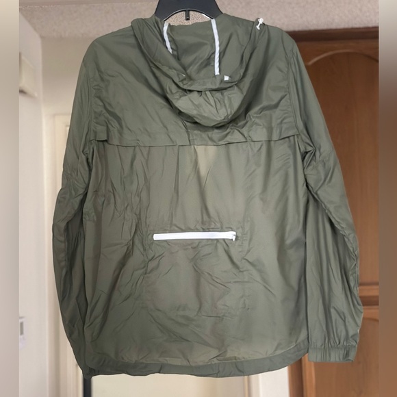 Men’s lightweight wind breaker - Picture 2 of 3